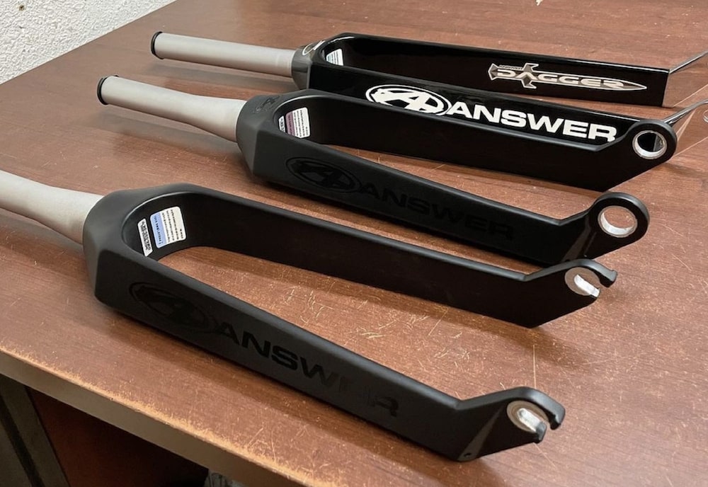 answer dagger carbon fork features