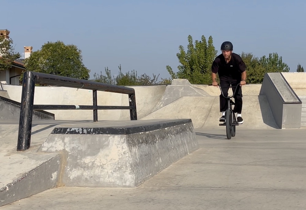 approach ledge to feeble grind with moderate speed