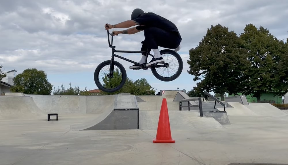 bmx trick bunnyhop