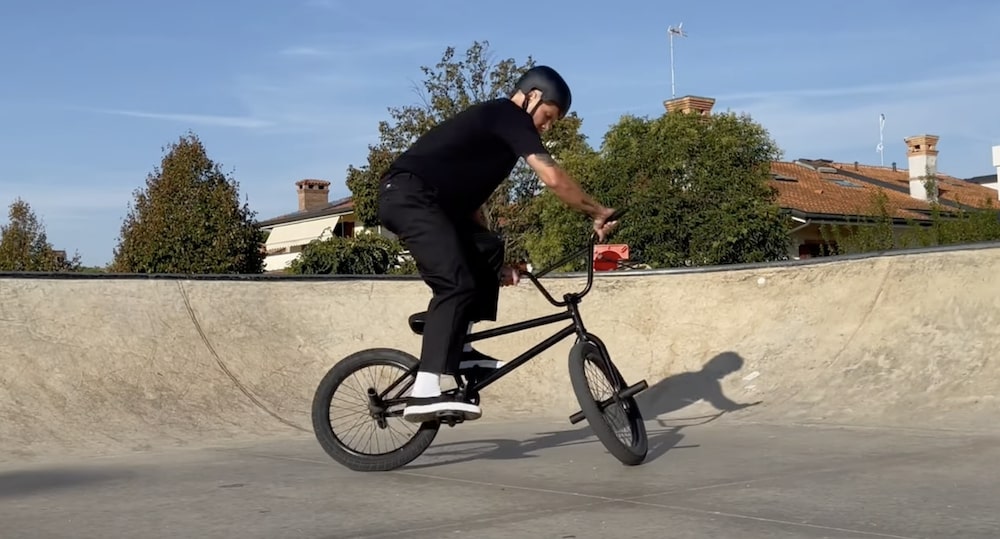 bmx trick fakie