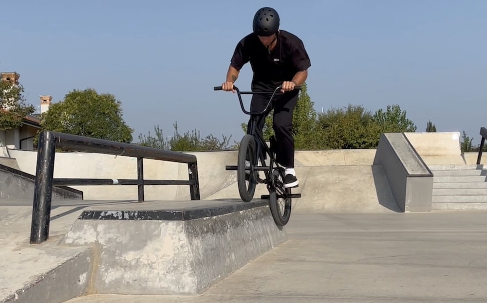 bmx trick feeble grind