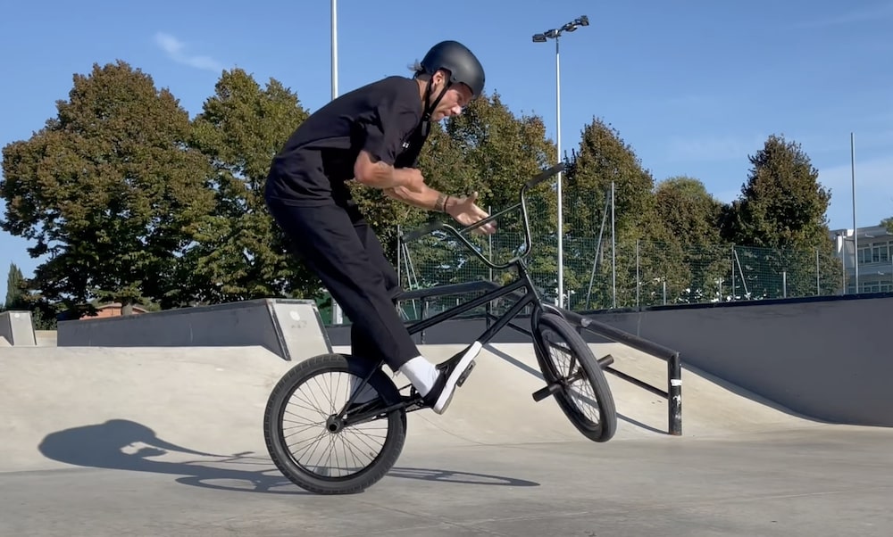 bmx trick pull up barspin