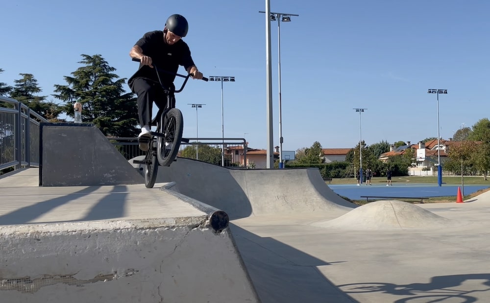 bmx trick tailtap