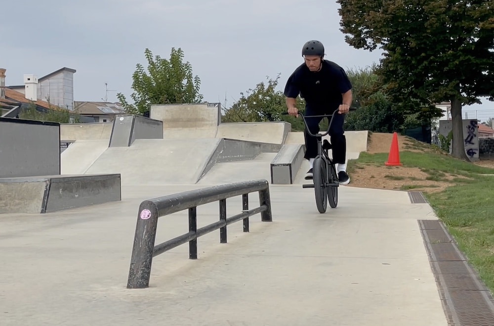 body position before a double peg grind bmx