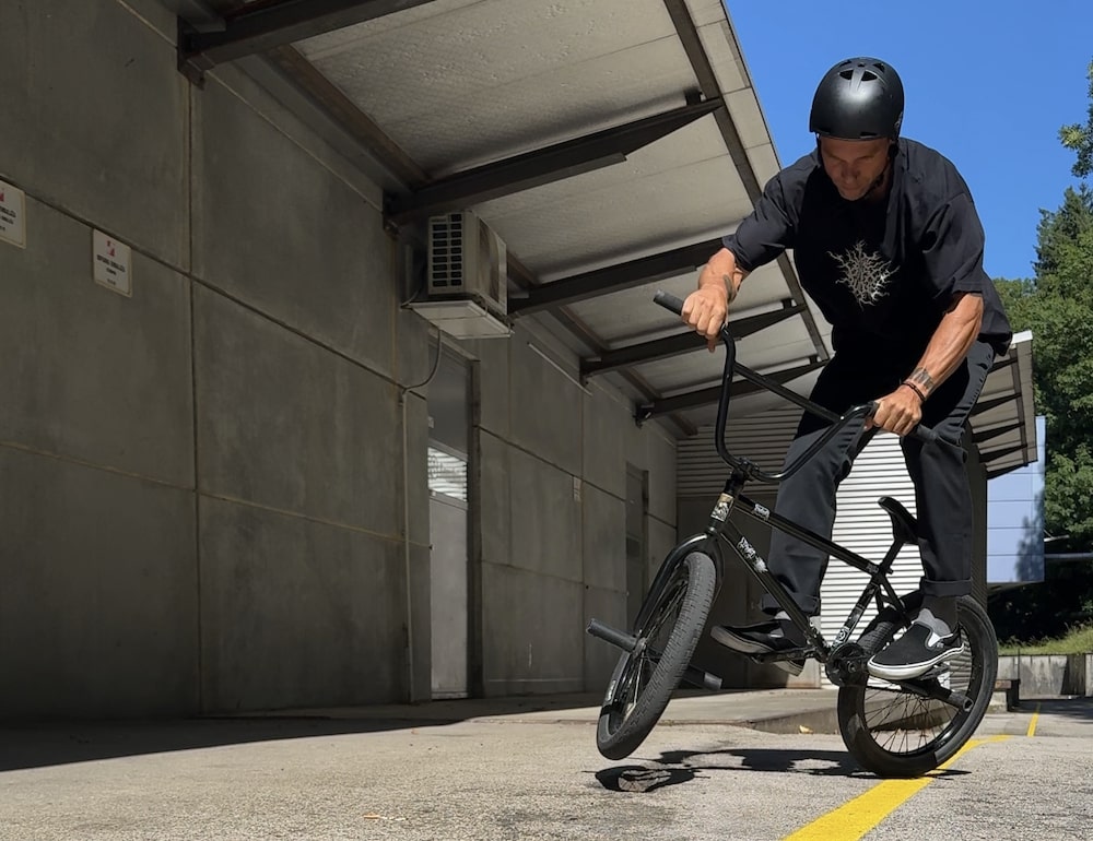 brakeless bmx reduces maintenance and weight