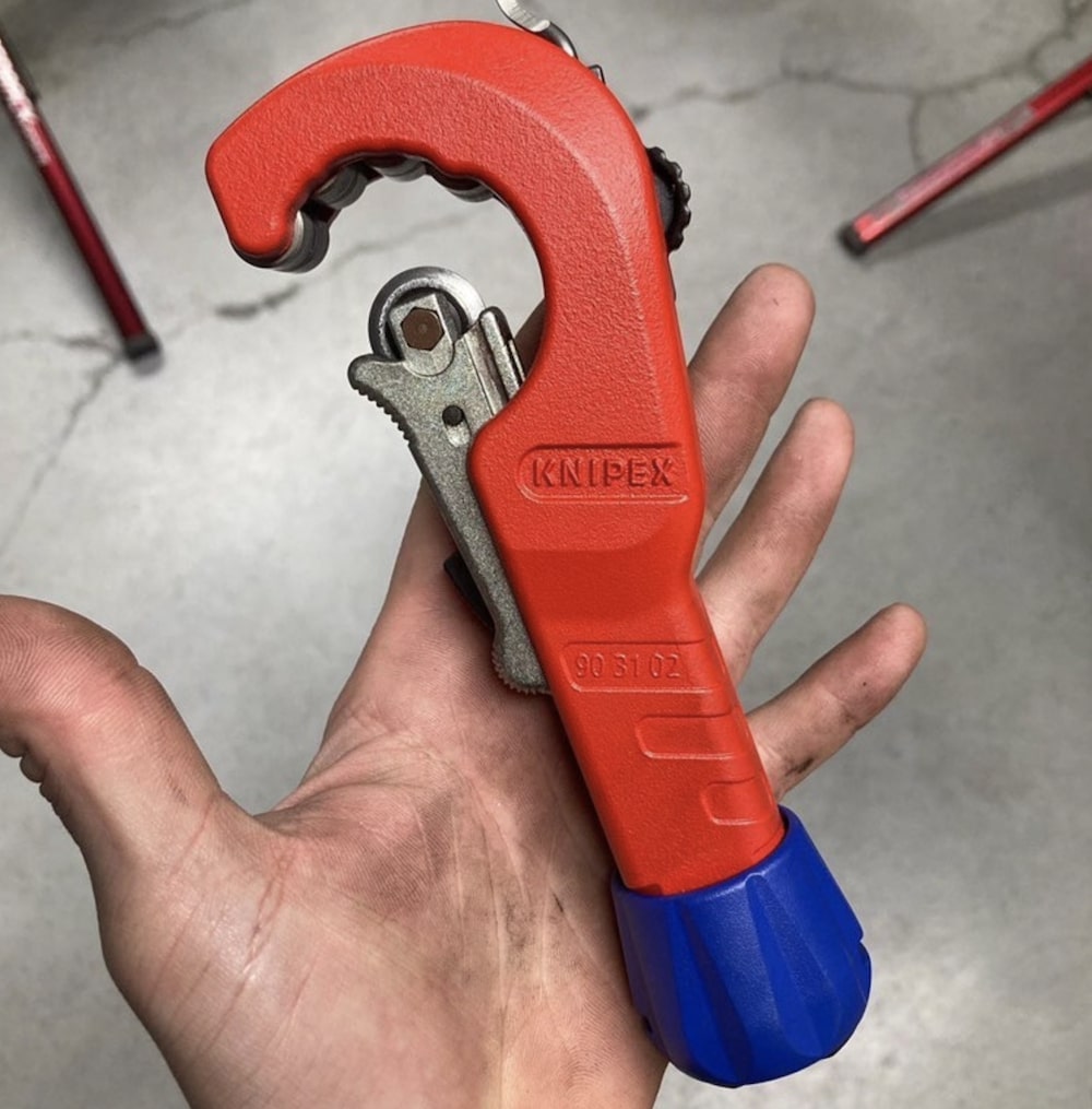 choose a pipe cutter to cut your bike handlebar