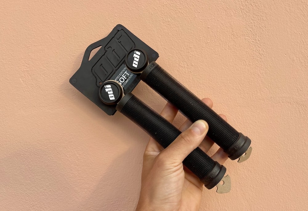 flanged or flangeless bike grips which is better