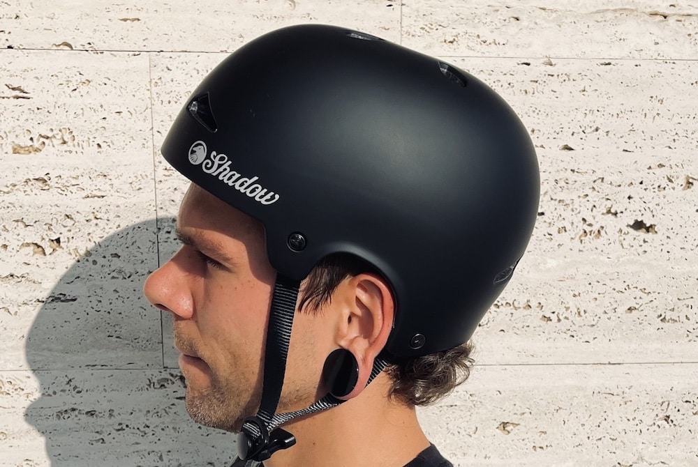 CASQUE SHADOW FEATHERWEIGHT IN-MOLD MATTE BLACK - ÉQUIPEMENTS BMX FREESTYLE