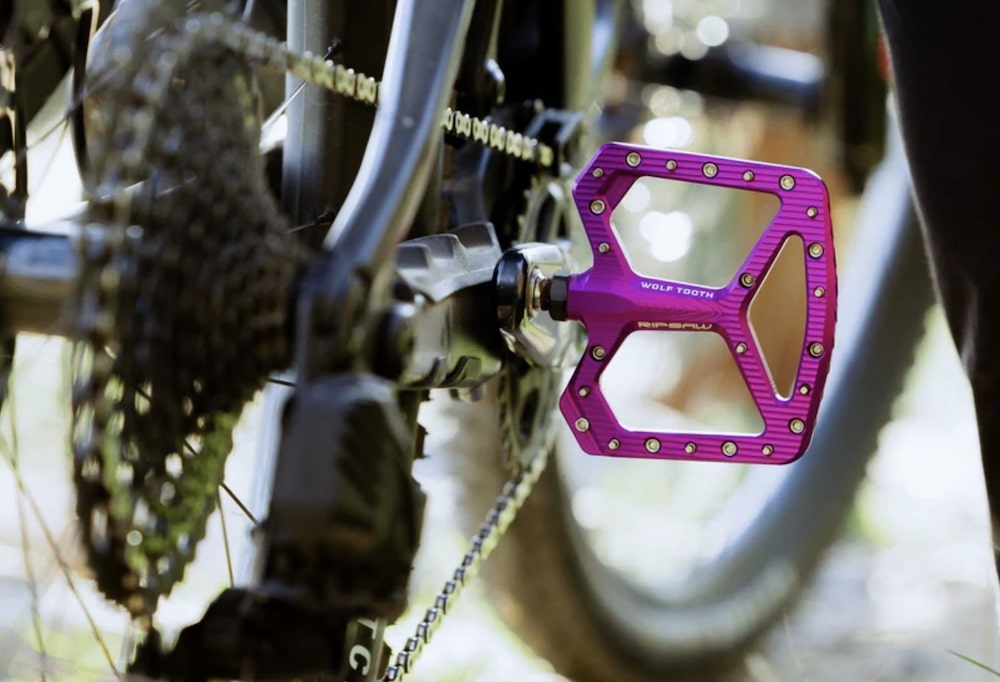 wolf tooth components ripsaw flat platform bike pedals review